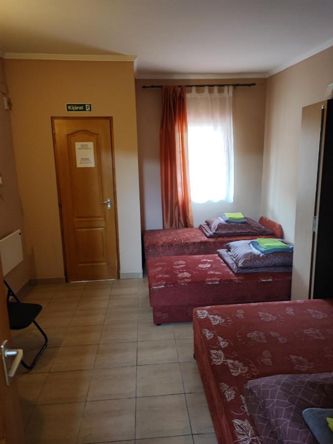 Havanna Etterem Es Vendeghaz Hotell Putnok Eksteriør bilde