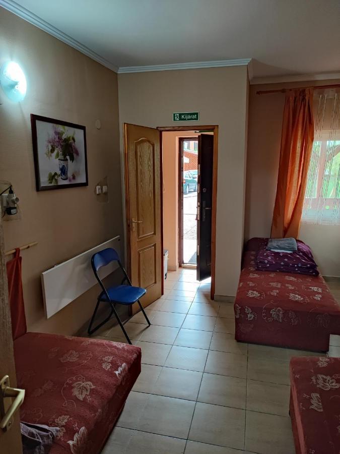 Havanna Etterem Es Vendeghaz Hotell Putnok Eksteriør bilde